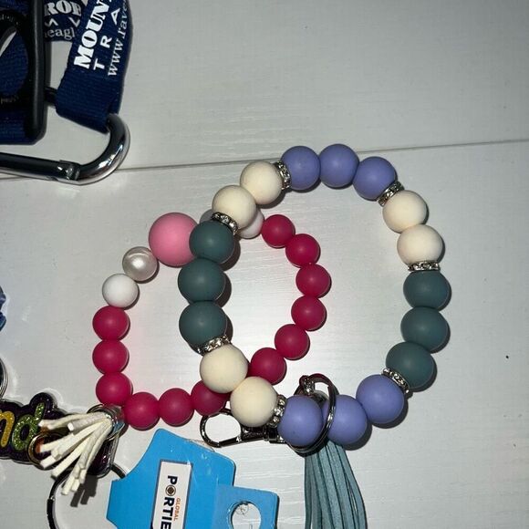 Keychain Lot Of 10 New-Preowned Bundle Keyring Resellers Flea market Collectors - Picture 5 of 6